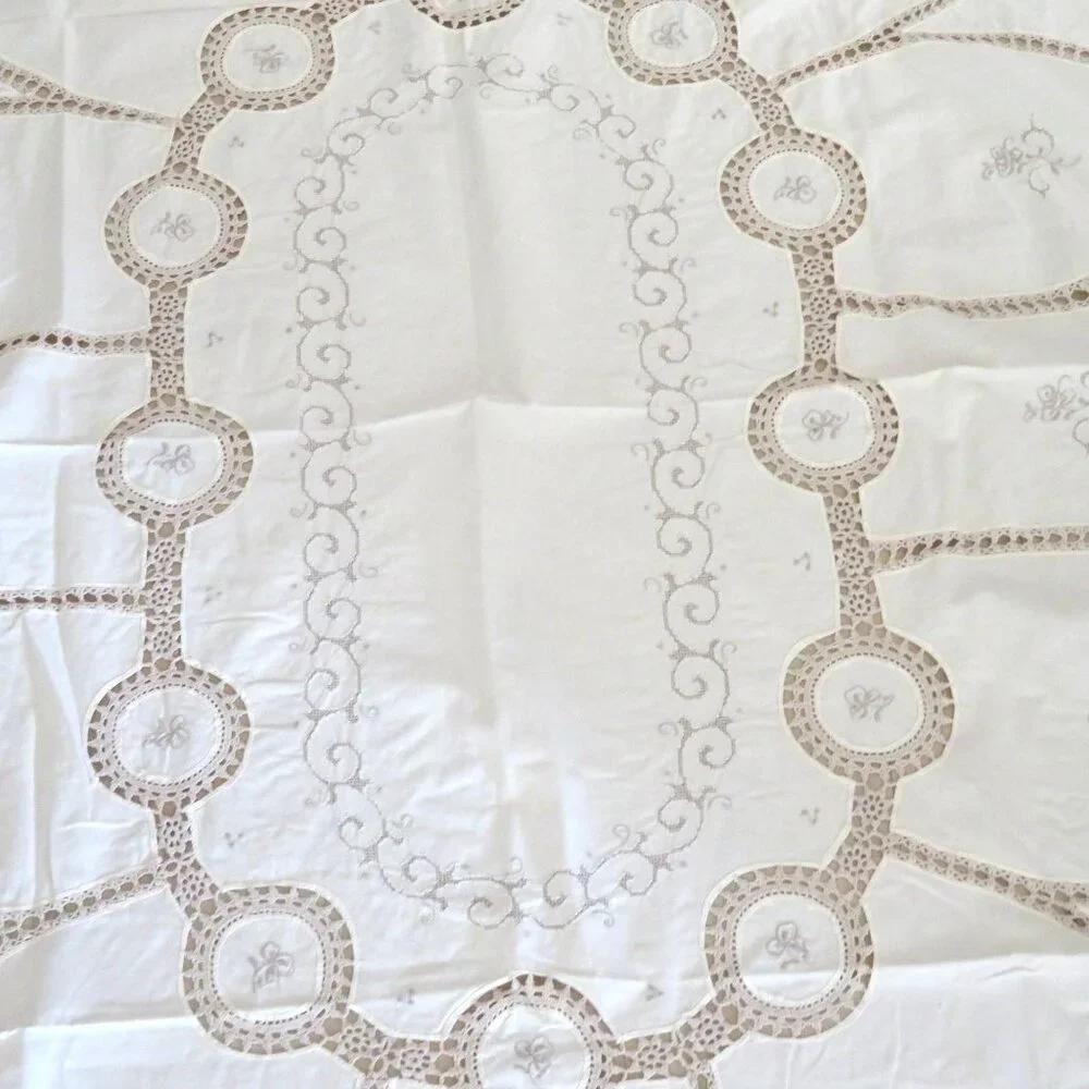 Vintage Beige Cotton Tablecloth Embroidered Floral Crochet Lace Details 48 x 66 - Picture 2 of 12